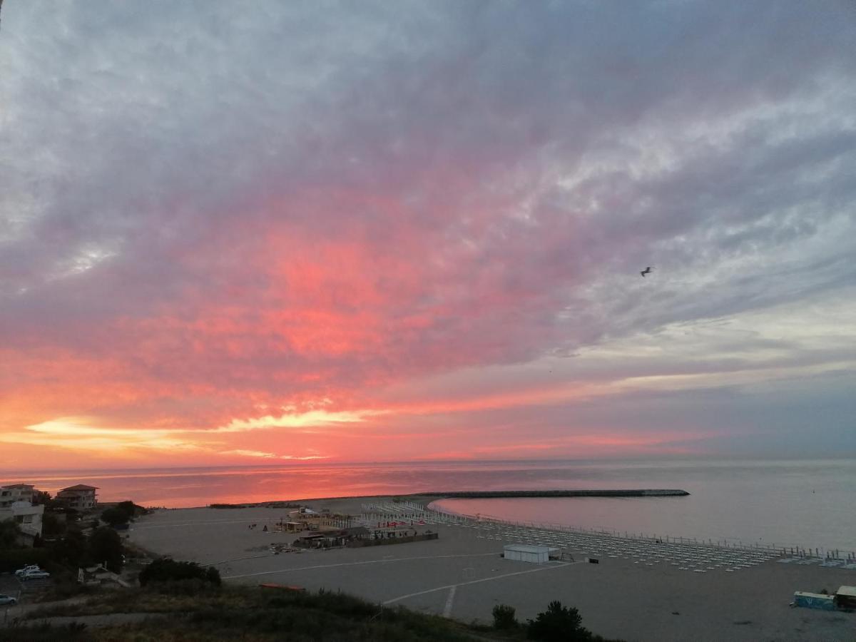 Sunrise Beachfront Relax Residence Constanta Bagian luar foto