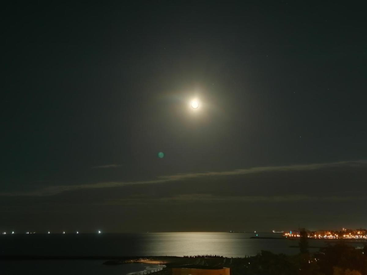Sunrise Beachfront Relax Residence Constanta Bagian luar foto